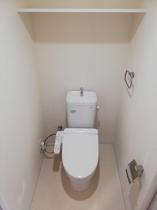 物件内観写真10　(温水洗浄暖房便座)