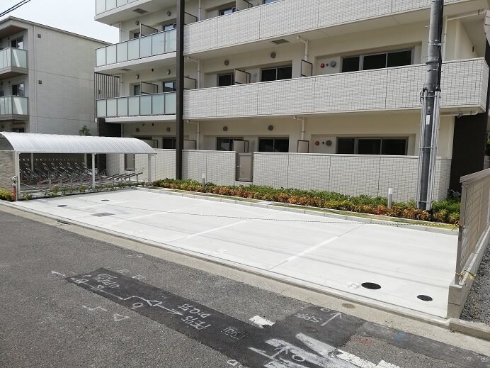 物件内観写真20　(敷地内駐車場)