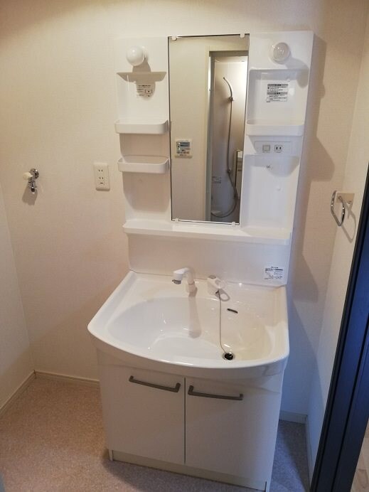 物件内観写真2　(洗髪洗面化粧台)