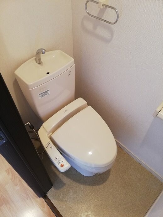 物件内観写真9　(温水洗浄便座)