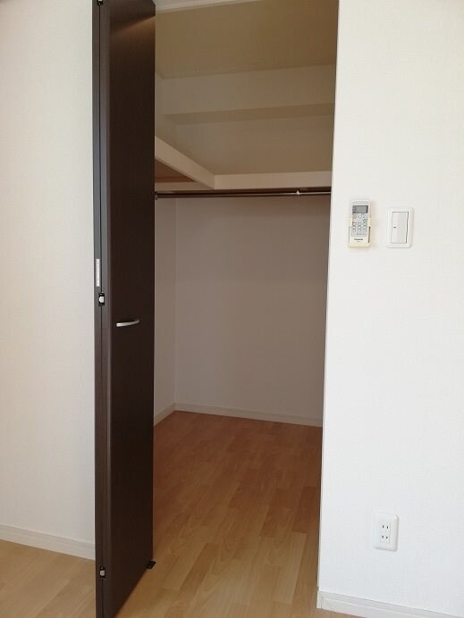 物件内観写真11　(ウォークインクローゼット)