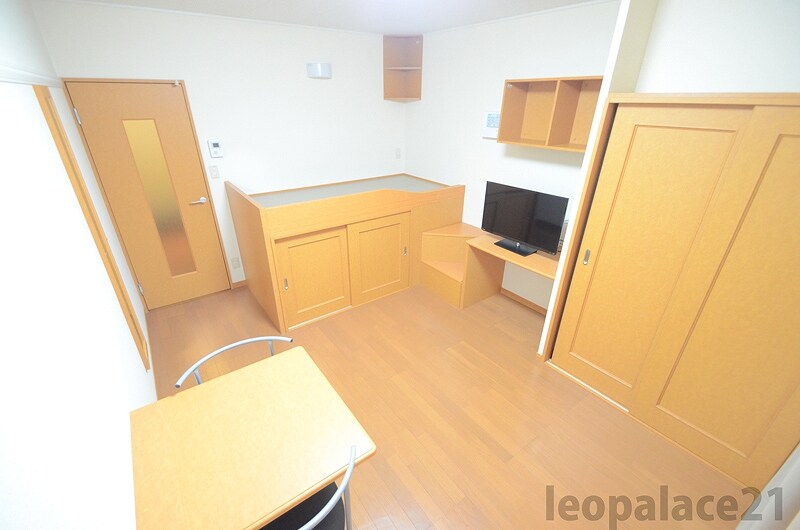 物件内観写真4　(1F床フローリング、2Ｆ～床マットタイプです。)