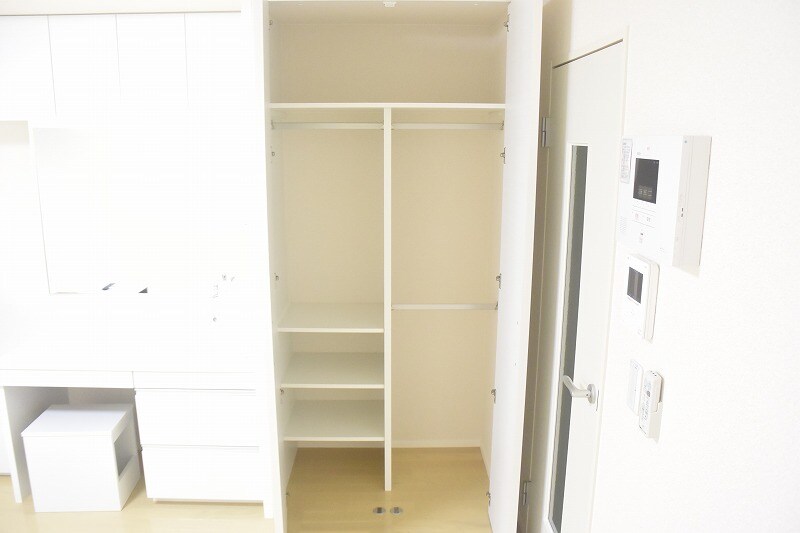 物件内観写真14　(大容量の収納です。)