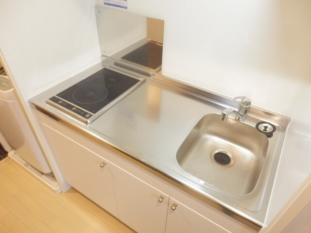 物件内観写真3　(広々としたキッチン)