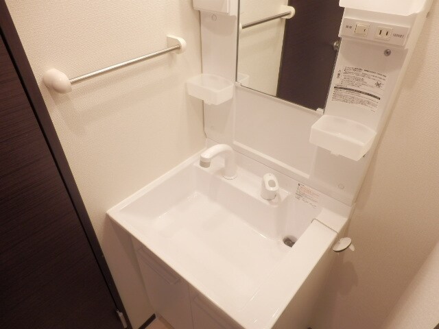 物件内観写真11　(独立洗面台)