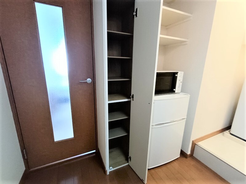 物件内観写真14　(家電・家具付きのお部屋です。)