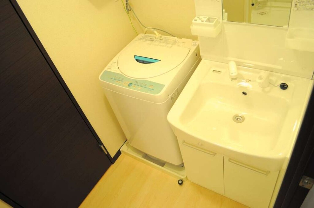 物件内観写真20　(独立洗面台です！家電はメーカーにより異なります。)
