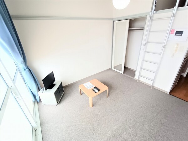 リビング(家電・家具付きのお部屋です。)