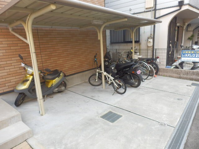 物件内観写真12　(自転車も安心してとめられます！人感センサーライト搭載！)