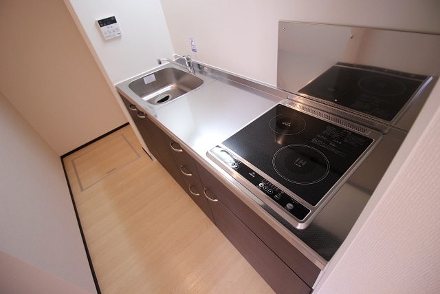 物件内観写真3　(ＩＨクッキングヒーター１口＆ラジエントヒーター１口付です。)