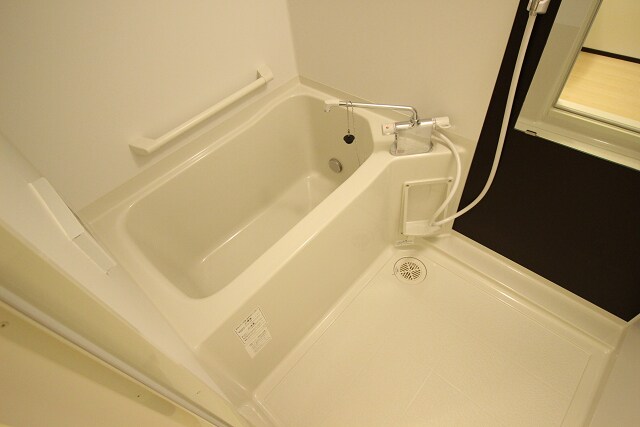 物件内観写真5　(追い焚き機能・浴室乾燥機付です。)