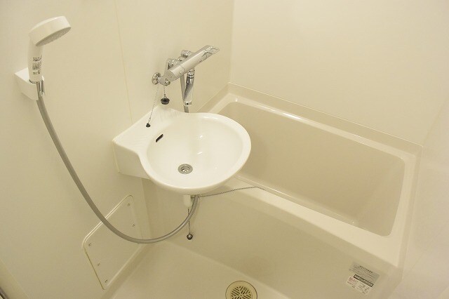 物件内観写真5　(浴室乾燥機付きで雨の日も安心♪)