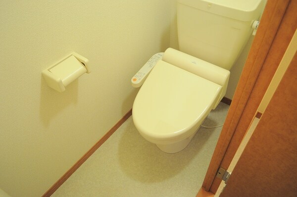 トイレ(温水洗浄便座。実際のトイレは仕様が異なる場合がございます)