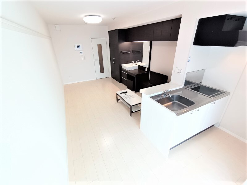 物件内観写真6　(家電家具付きのお部屋です。)