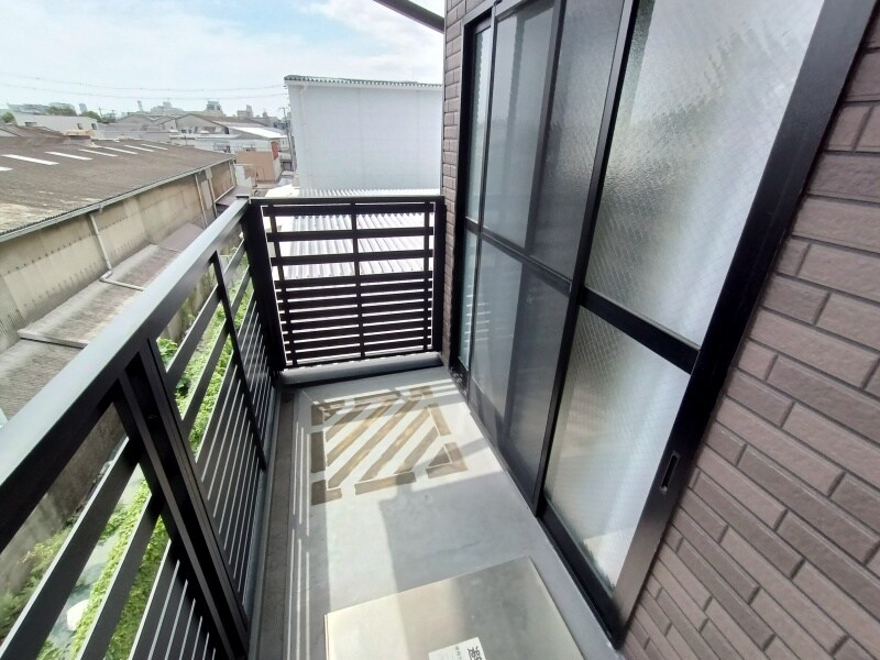物件内観写真13　(ベランダ付き物件です。)