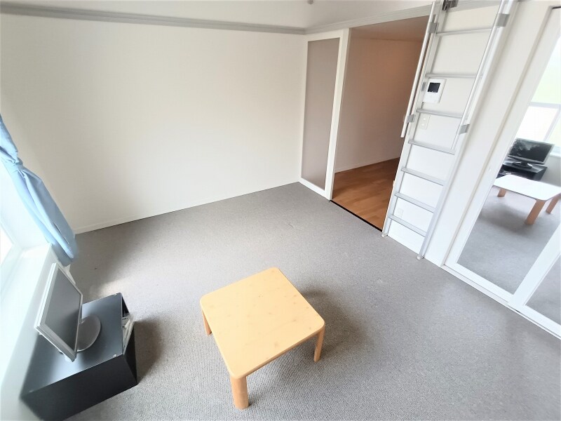 物件内観写真6　(家電・家具付きのお部屋です。)