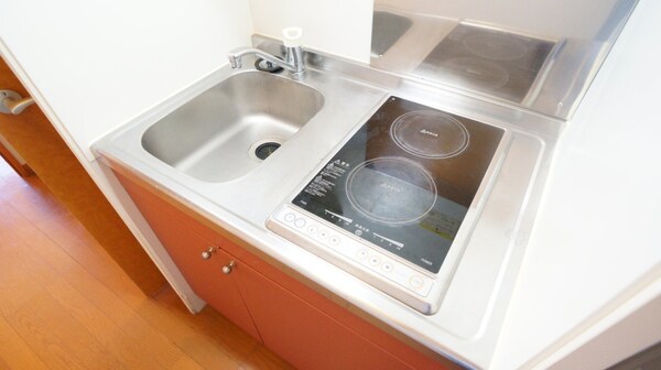 キッチン(コンパクトなキッチンで掃除もらくらく)