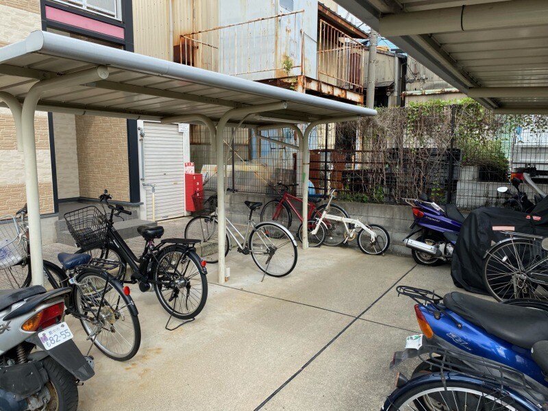 物件内観写真22　(屋根付き駐輪場です。)