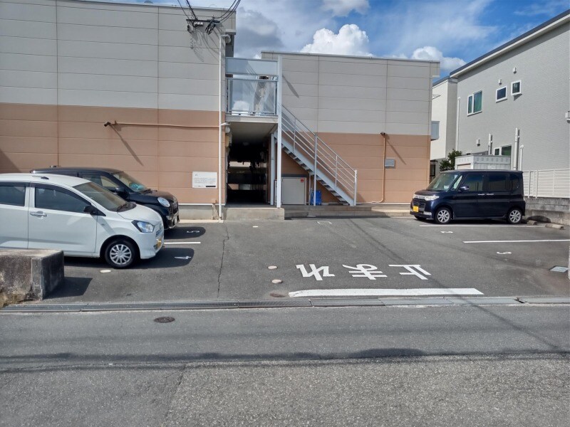 物件内観写真20　(駐車場です。)