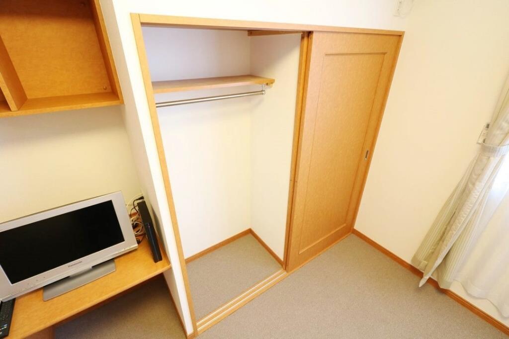 物件内観写真12　(大型クローゼットにより女性の方でも収納が安心)