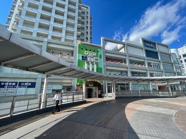 物件内観写真19　(ラソラ川西まで650m)