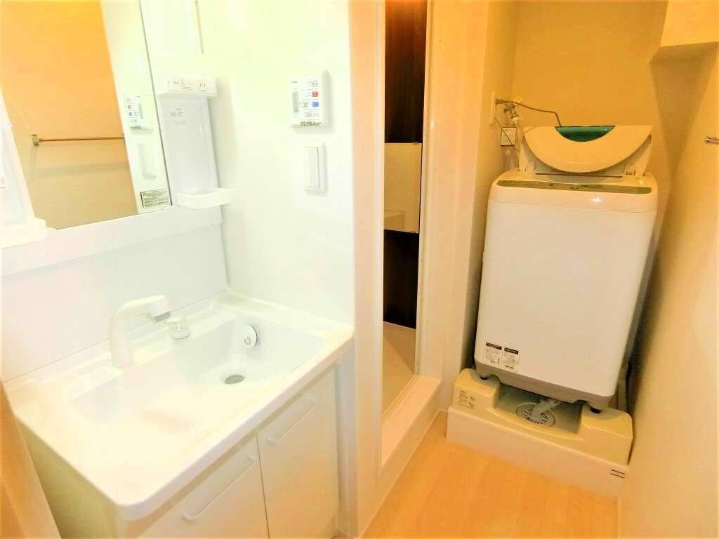 物件内観写真8　(女性に嬉しい独立洗面台完備！)