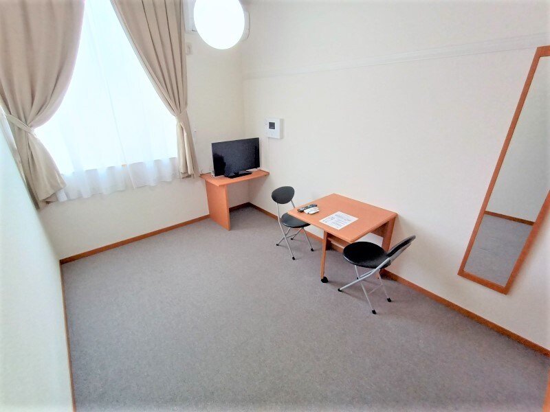 物件内観写真4　(家電・家具付きのお部屋です。)