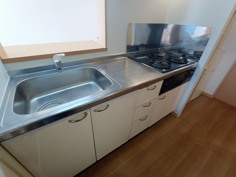 物件内観写真3　(ガスコンロ３口設置)