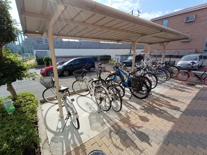 物件内観写真10　(自転車置き場です。)