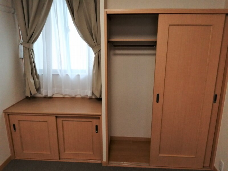物件内観写真13　(居室収納スペース)