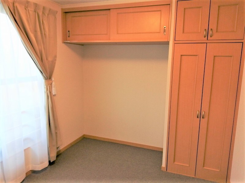 物件内観写真14　(寝室収納スペース)