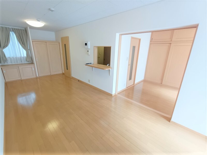 物件内観写真4　(家電・家具付きのお部屋です。)