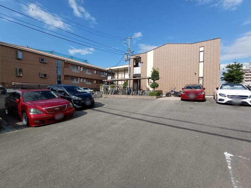 物件内観写真9　(駐車場は別途費用が必要です。)