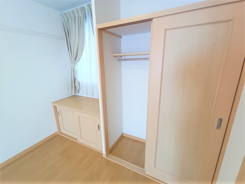 物件内観写真13　(居室収納スペース)