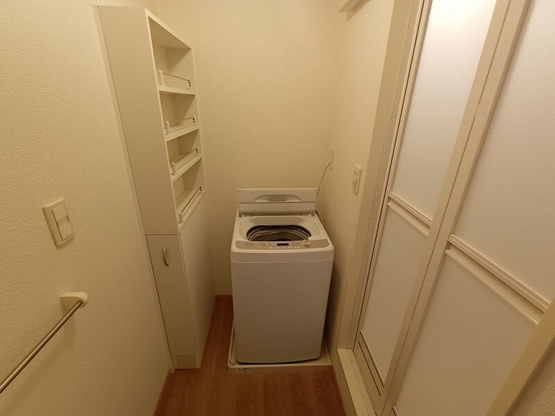 物件内観写真16　(脱衣スペース)