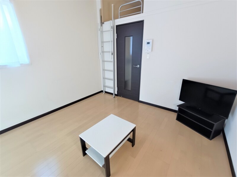 物件内観写真6　(家電・家具設置のお部屋です。)