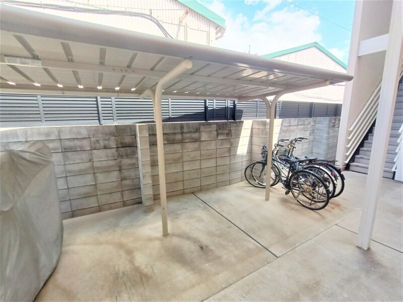 物件内観写真10　(駐輪スペースです。)