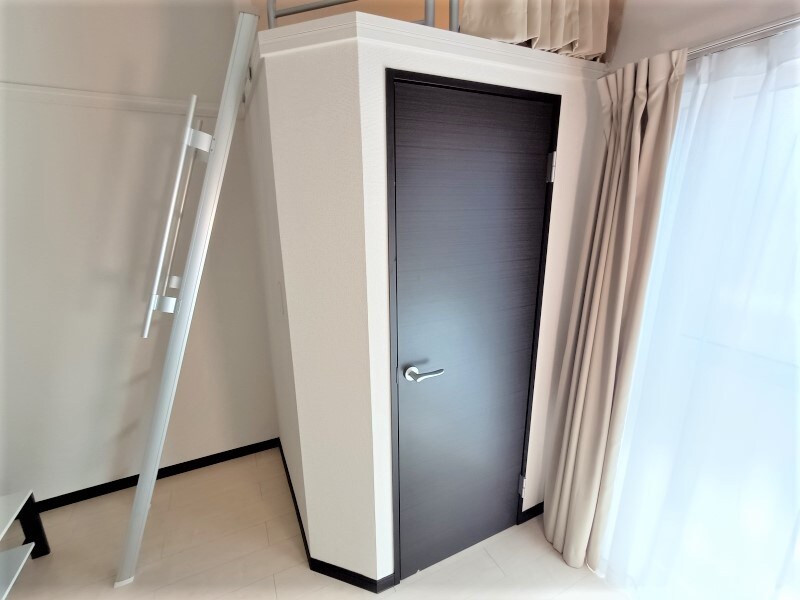 物件内観写真13　(大型収納庫です。)