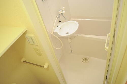 物件内観写真5　(浴室換気乾燥機完備)