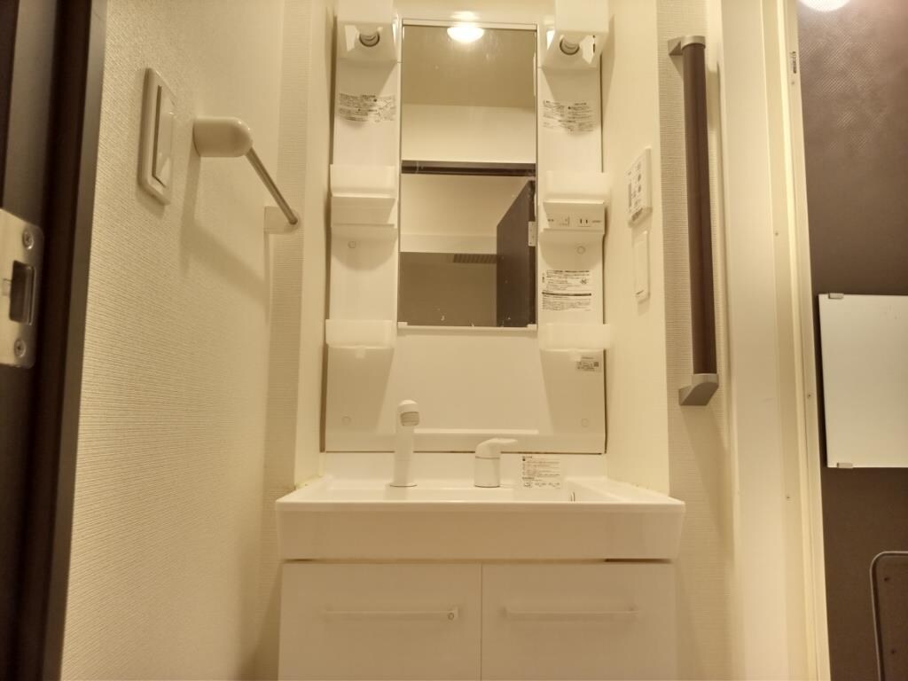 物件内観写真9　(独立洗面台)