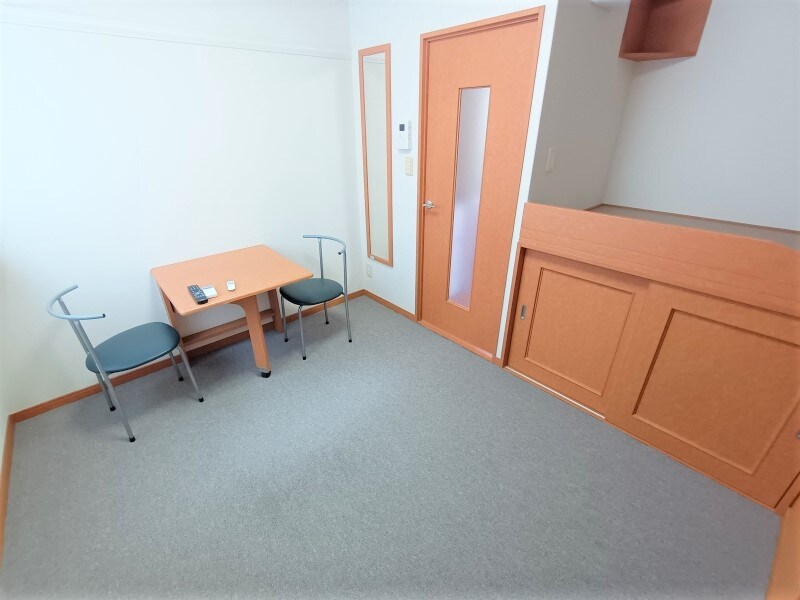 物件内観写真4　(家電・家具付き物件です。)