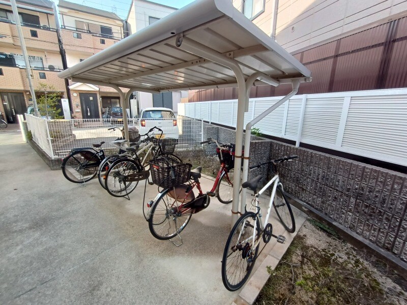 物件内観写真12　(駐輪スペースです。)