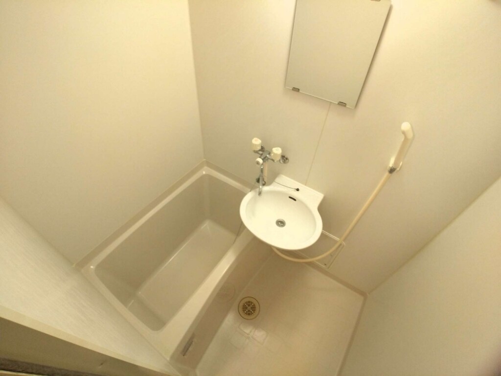 物件内観写真5　(快適なバスルーム)