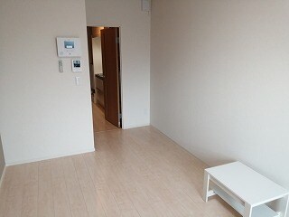 物件内観写真6　(家電家具付き。ホームセキュリティも無料でご利用可能です。)