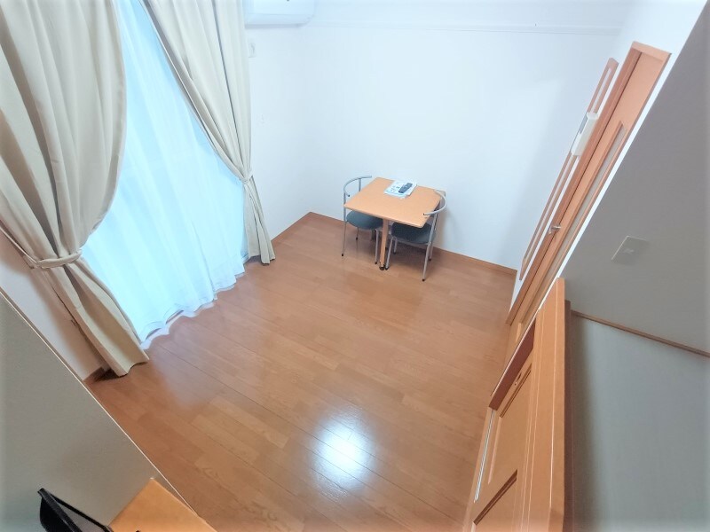 物件内観写真6　(1Fフローリング2Ｆ絨毯　設備・仕様が異なる場合がございます)