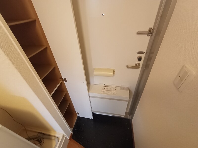 物件内観写真7　(玄関には)