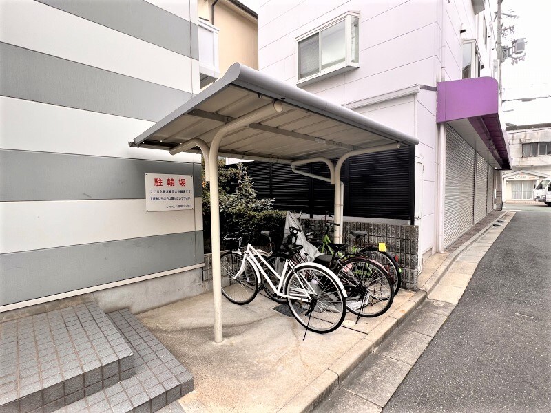 物件内観写真13　(駐輪スペースです。)