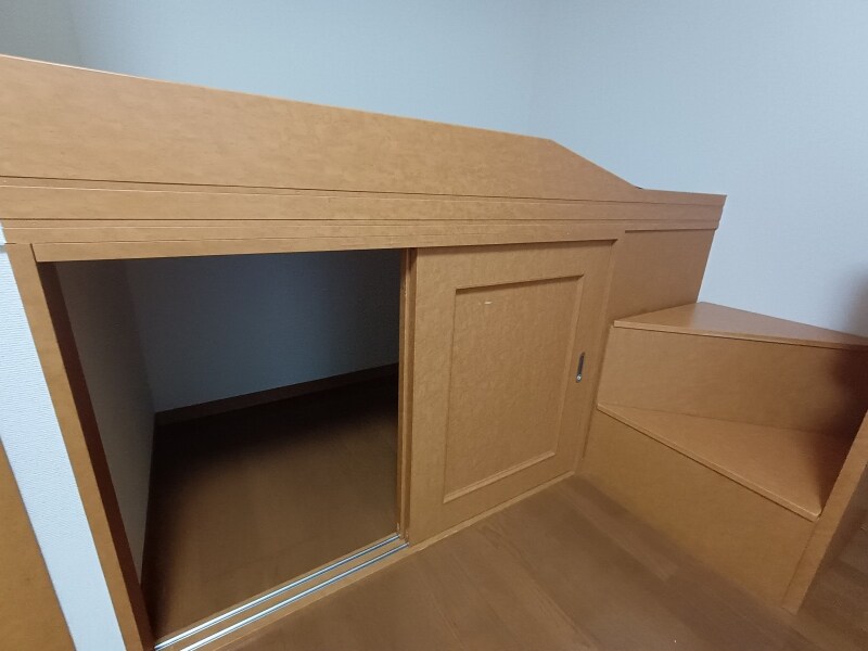 物件内観写真16　(ベッドの下は収納です。)