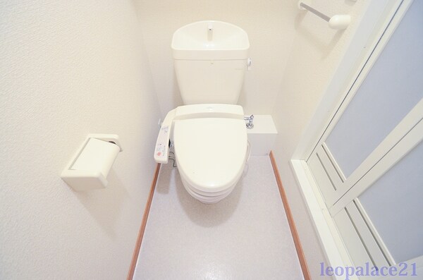 その他(トイレには棚が設置されています。)