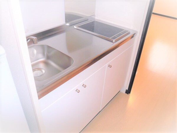 キッチン(同タイプ物件の為、形状や間取寸法、色調等が実際とは異なります)